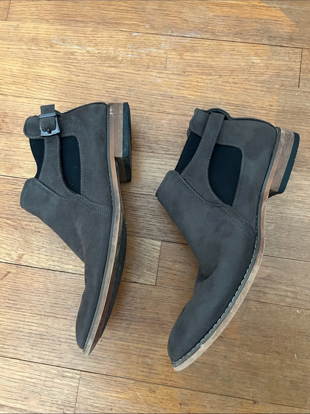 Tayno Men's Charcoal Suede The Habit Chelsea Boots with Buckle - 7
